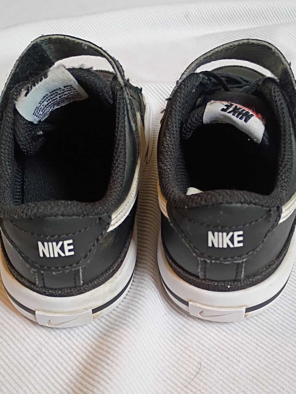 Nike Kids Black and White Low-Top Sneaker - Picture 7 of 8